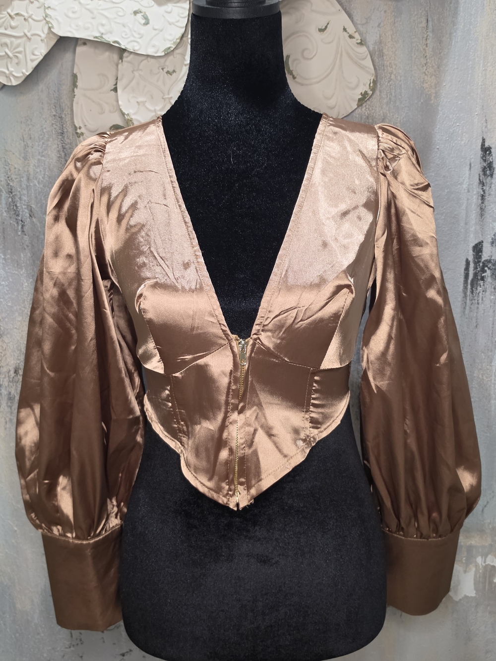 NWT Missguided + Copper Satin V-Neck Puff Sleeve Crop Top Size 2